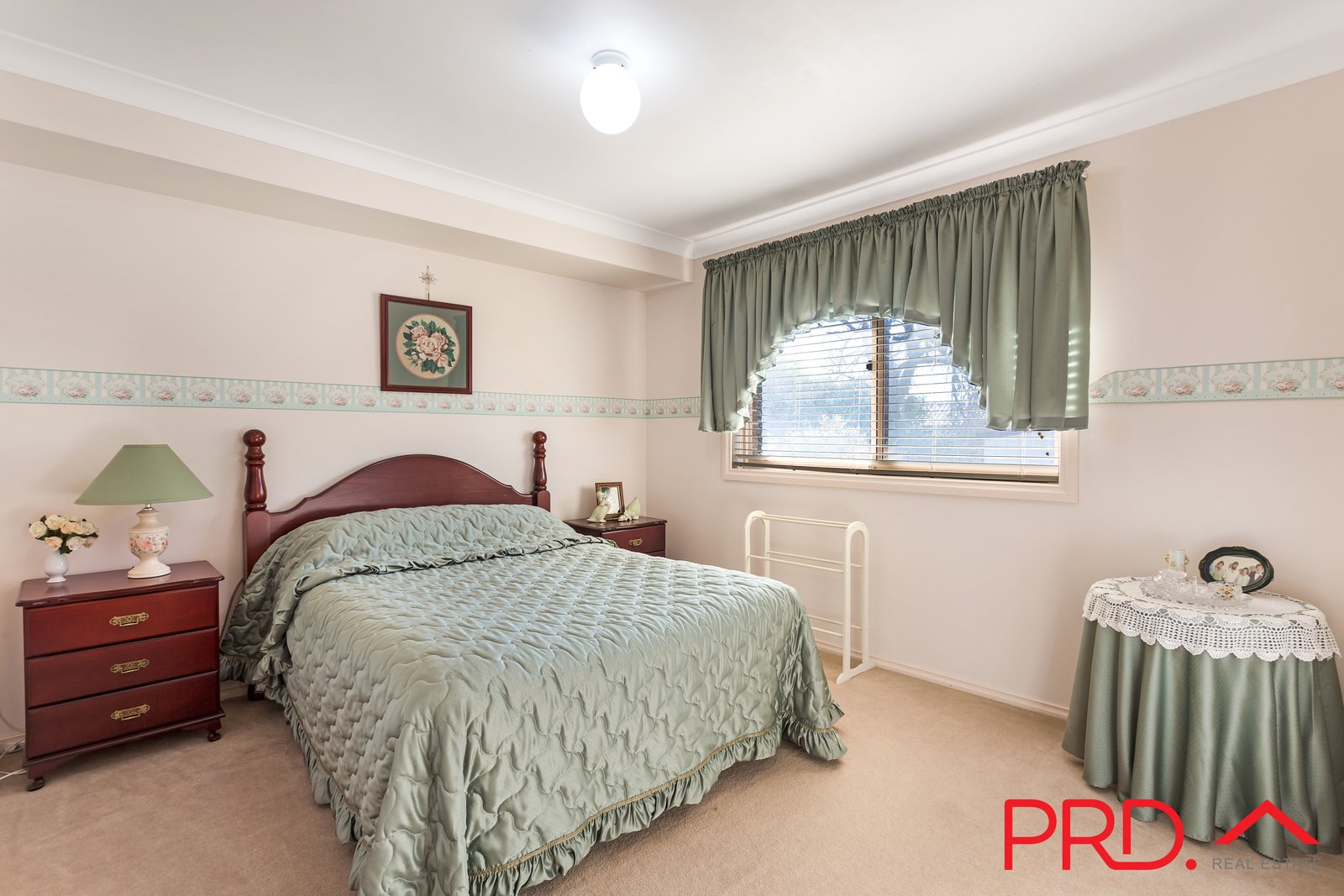 16 Dibar Drive TAMWORTH 15