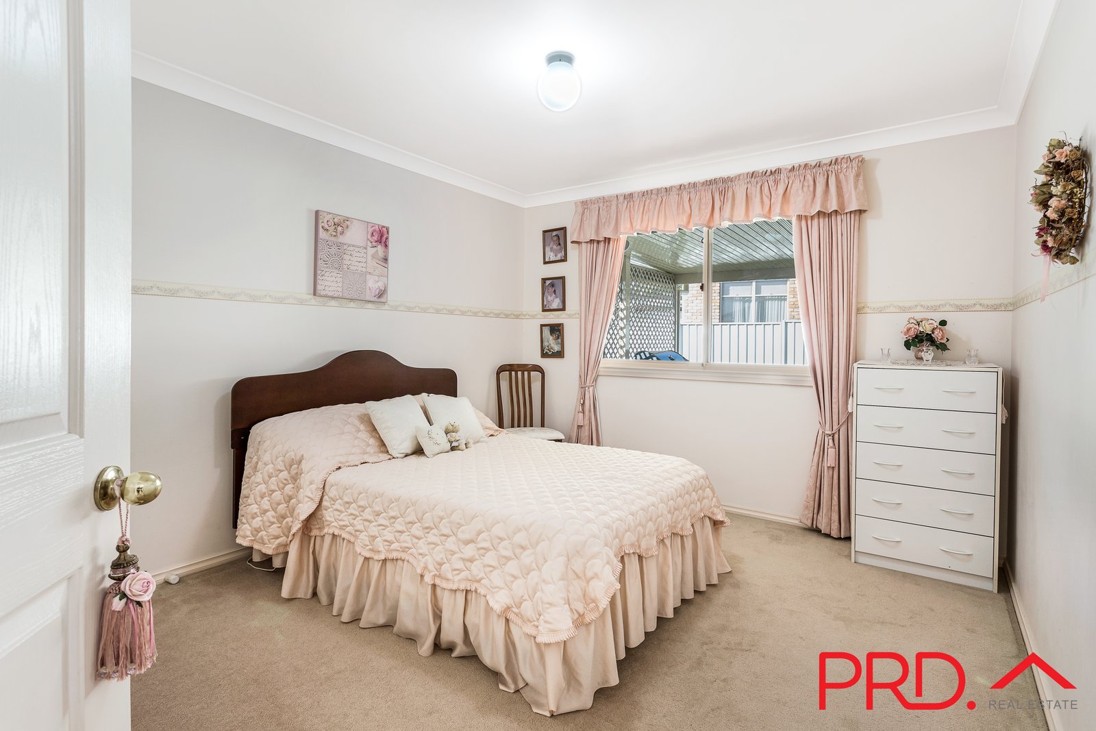 16 Dibar Drive TAMWORTH 16