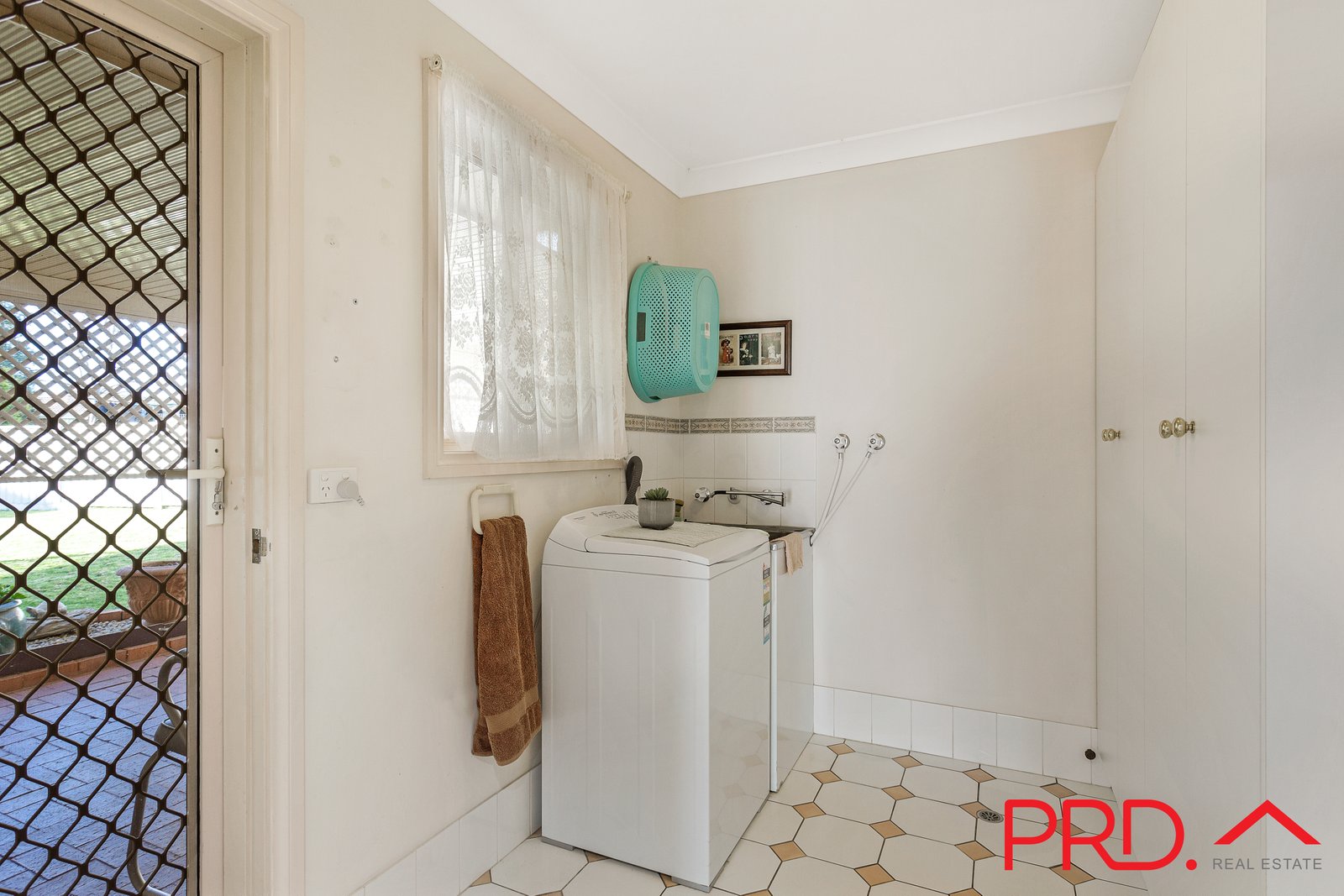 16 Dibar Drive TAMWORTH 17