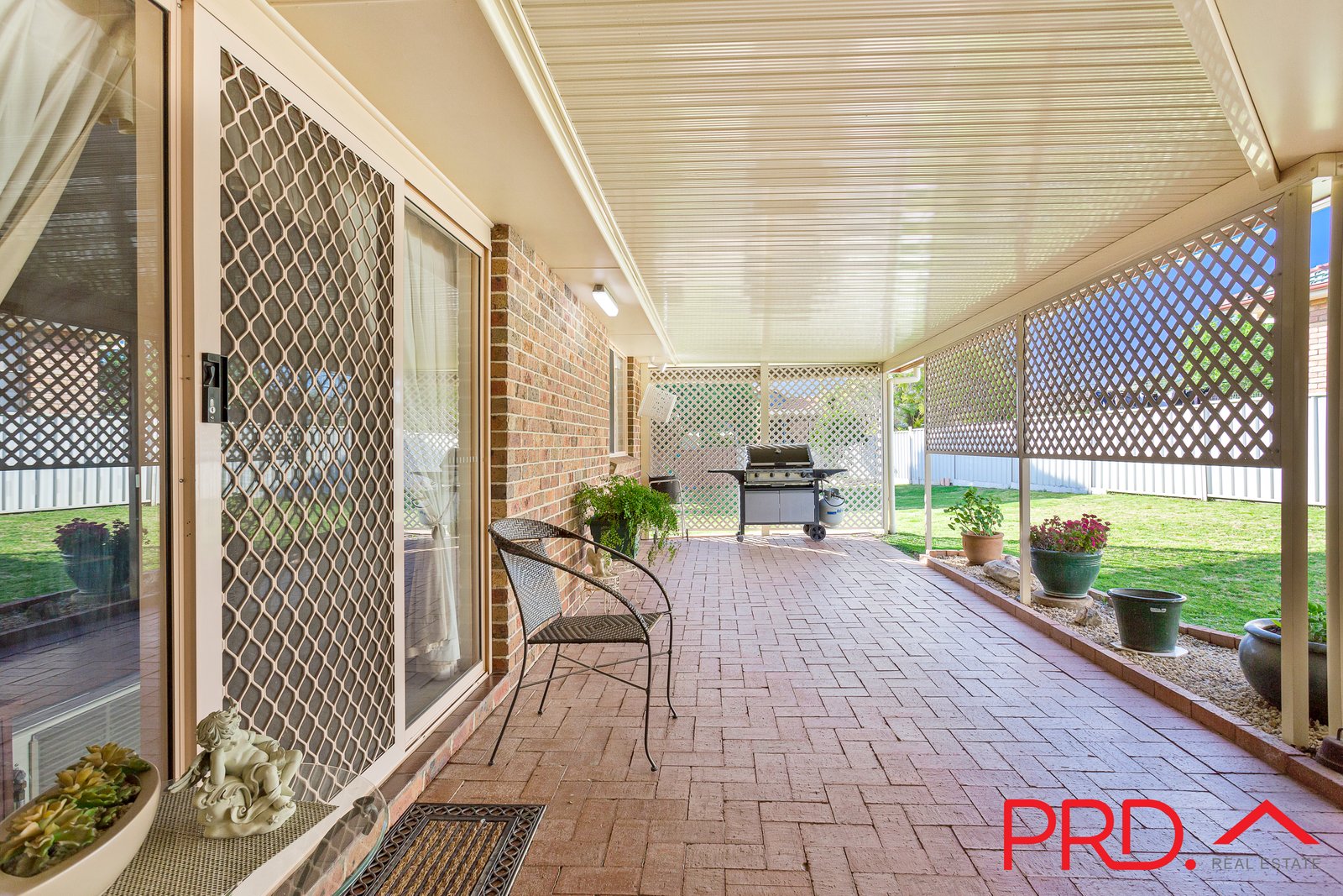 16 Dibar Drive TAMWORTH 19