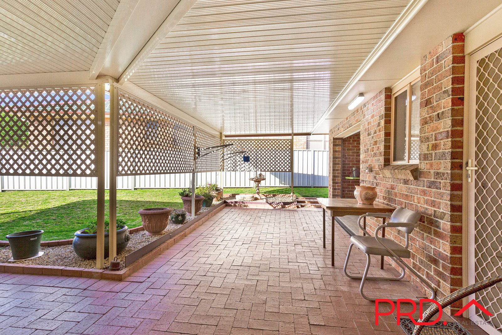 16 Dibar Drive TAMWORTH 20
