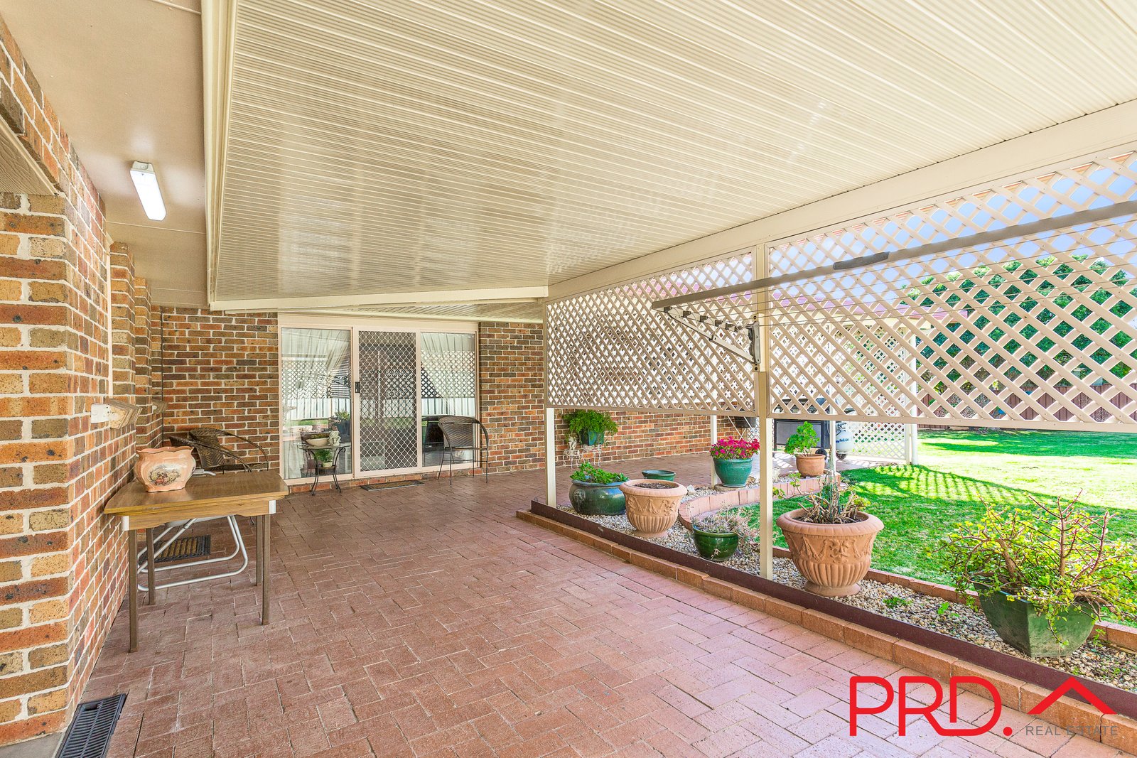 16 Dibar Drive TAMWORTH 21