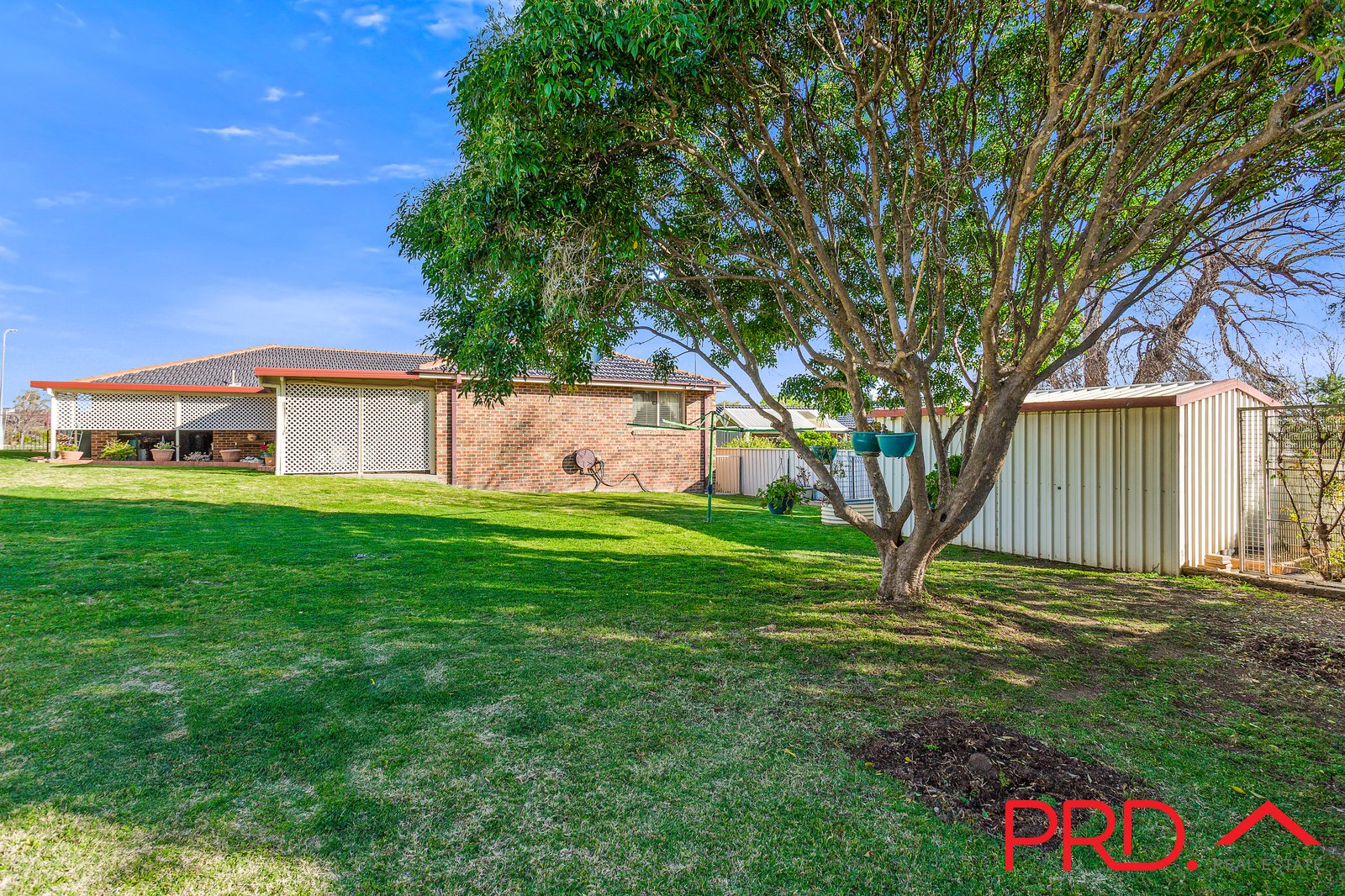 16 Dibar Drive TAMWORTH 25
