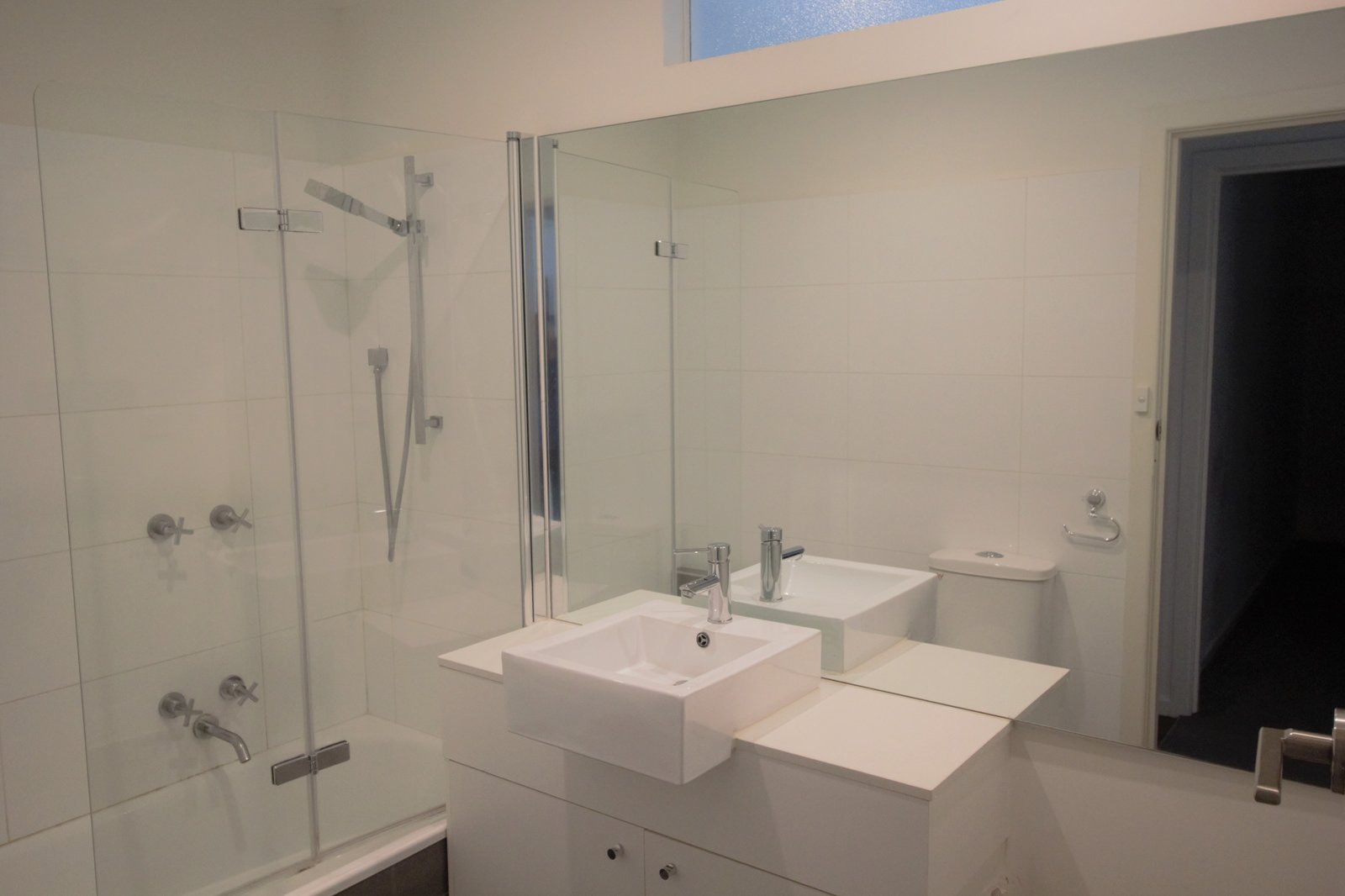 Gallery: 1/6 Dobson Avenue