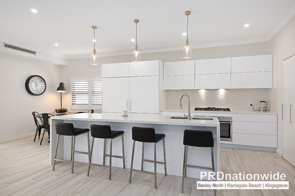 16 Doonkuna Street BEVERLY HILLS 3