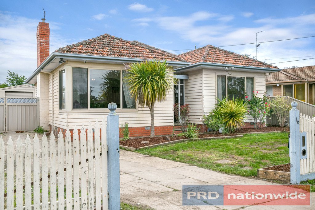 16 Dover Street WENDOUREE 2