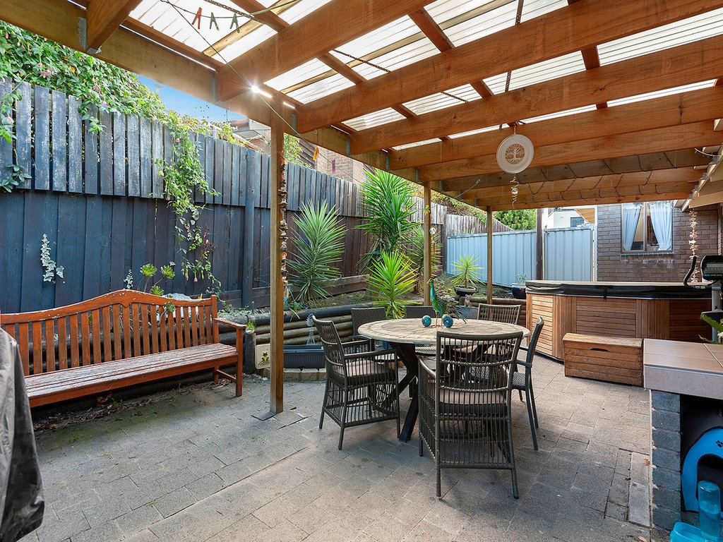 16 Drysdale Avenue KINGSTON 7