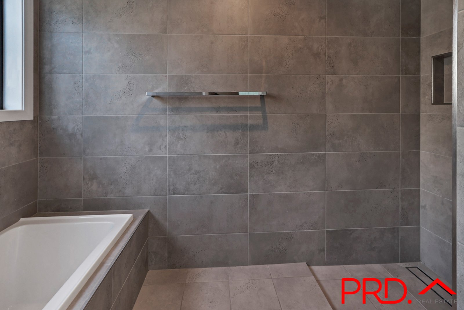 16 Eagle Avenue TAMWORTH 8