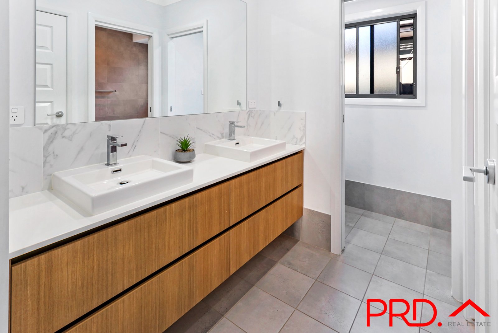 16 Eagle Avenue TAMWORTH 9