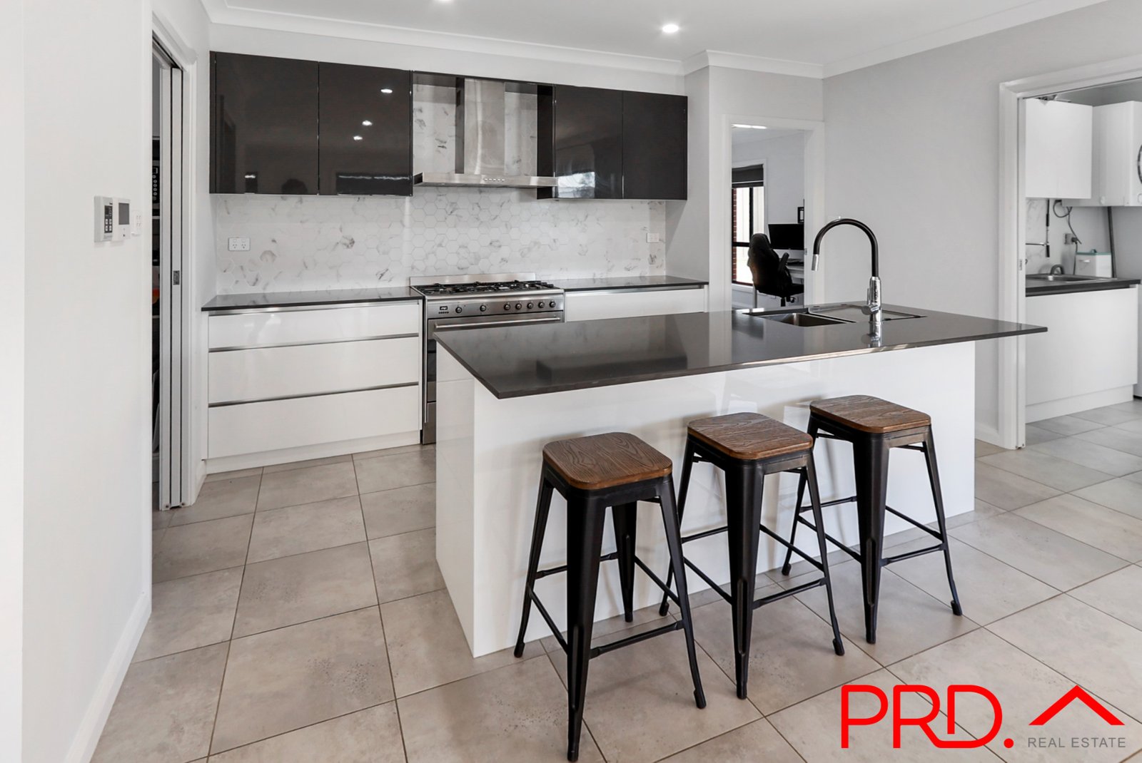 16 Eagle Avenue TAMWORTH 14