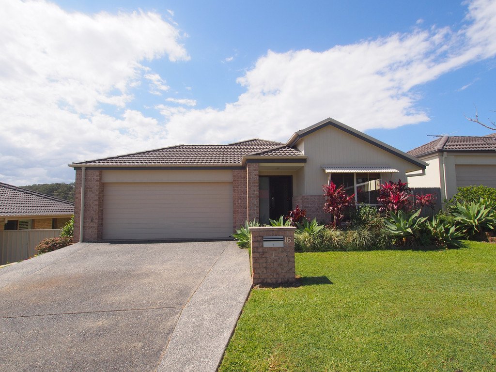 16 Ellis Crescent NORTH BOAMBEE VALLEY 1