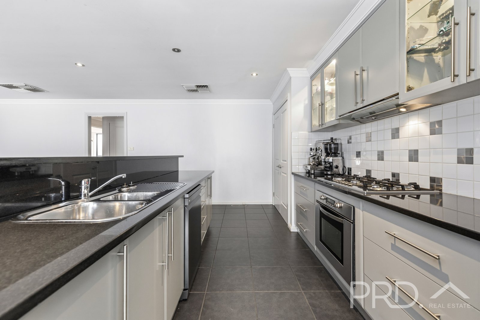 16 Elphick Street TUMUT 3