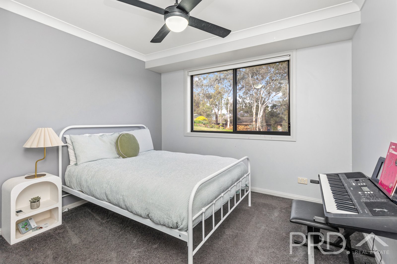 16 Elphick Street TUMUT 9