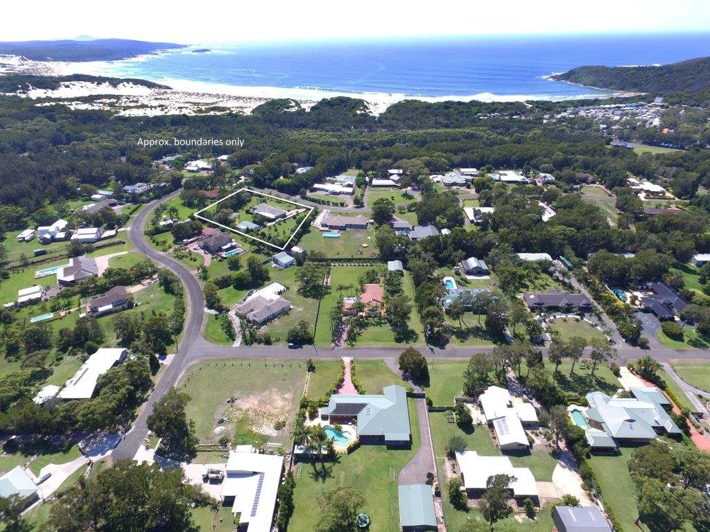 16 Eucalyptus Drive ONE MILE 2