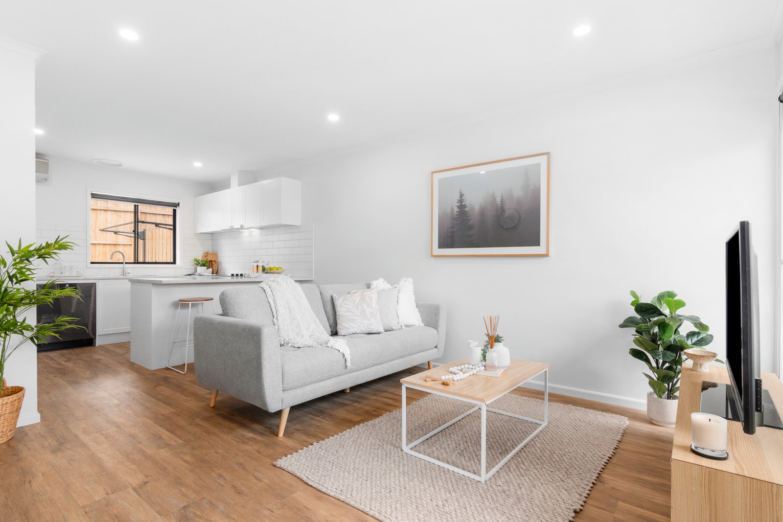 Gallery: 1/6 Everett Close
