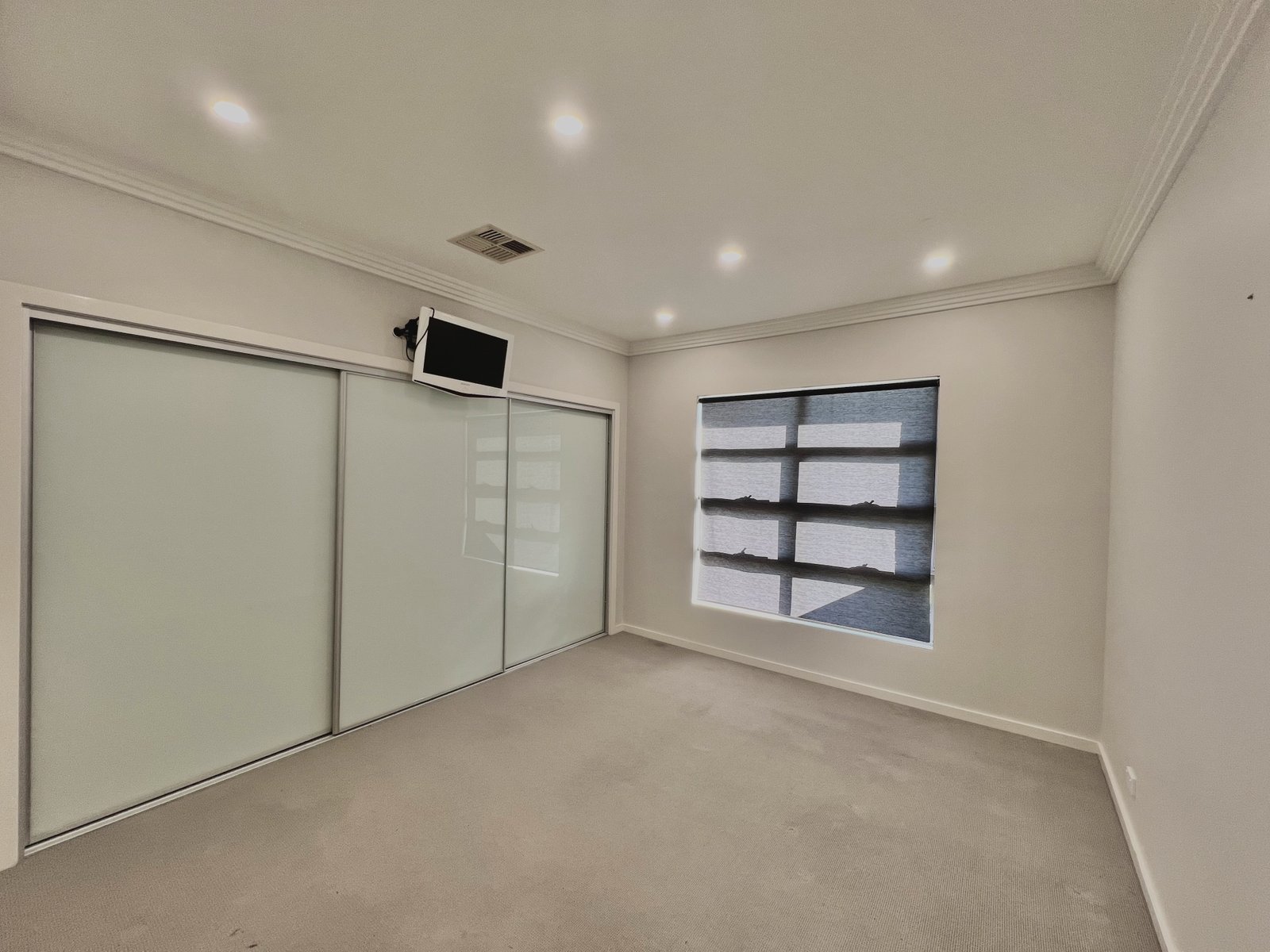 16 Exhibition Parade MOUNT PRITCHARD 14