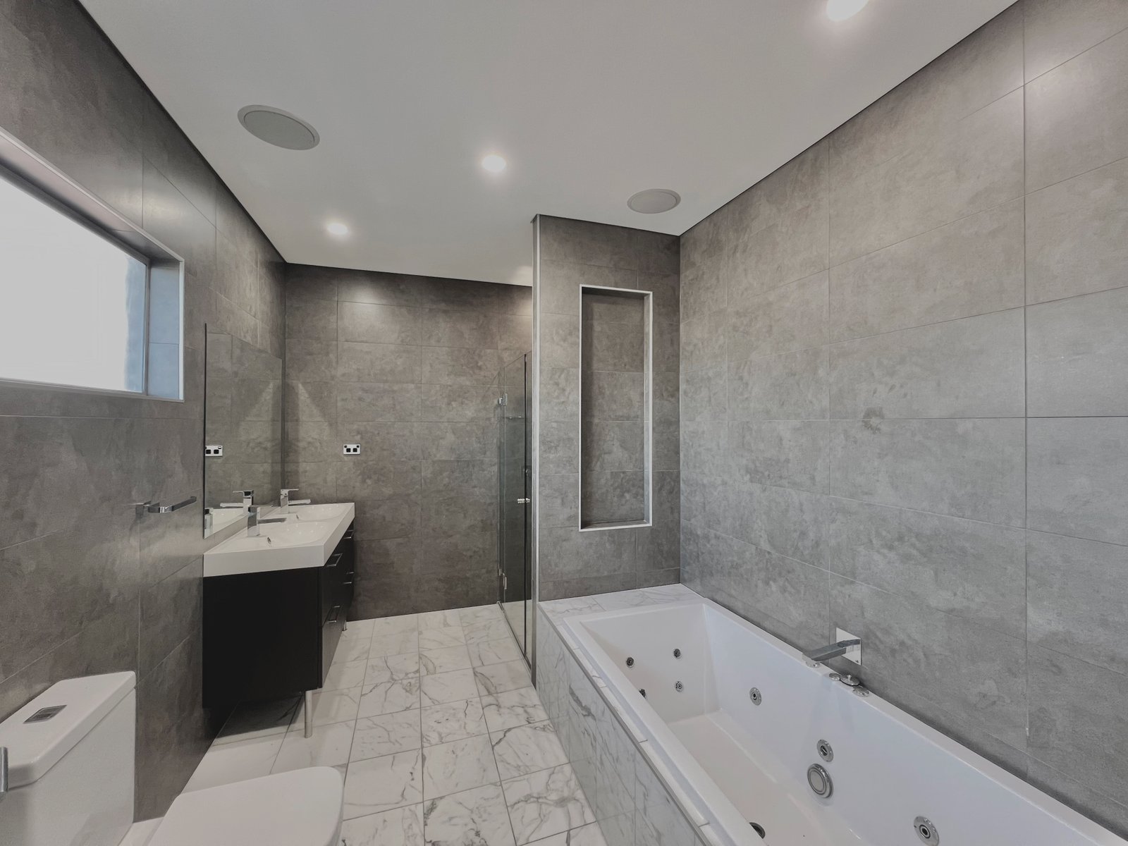 16 Exhibition Parade MOUNT PRITCHARD 16