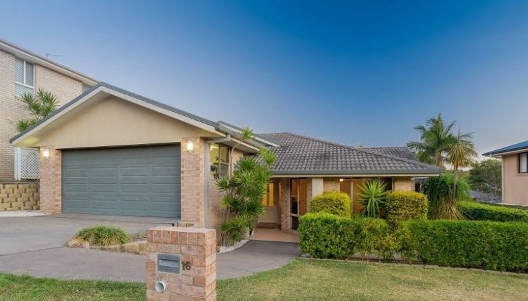 16 Fernleigh Avenue KORORA 1