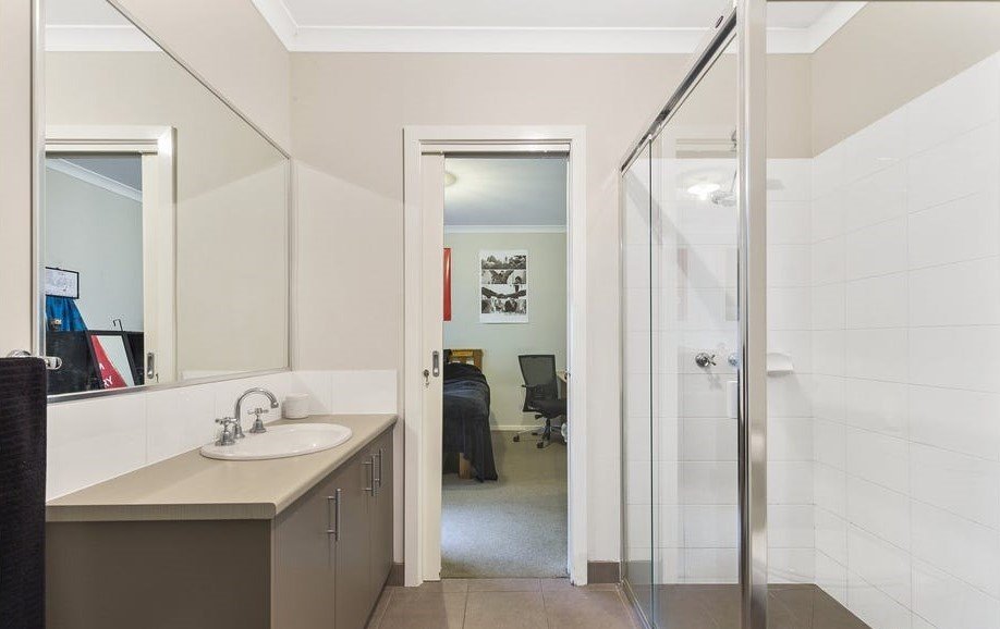Gallery: 16 Ficinia Mews