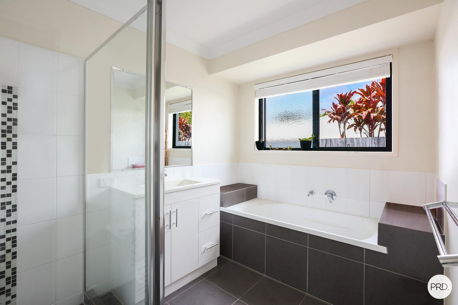 16 Fletcher Crescent PACIFIC PINES 17