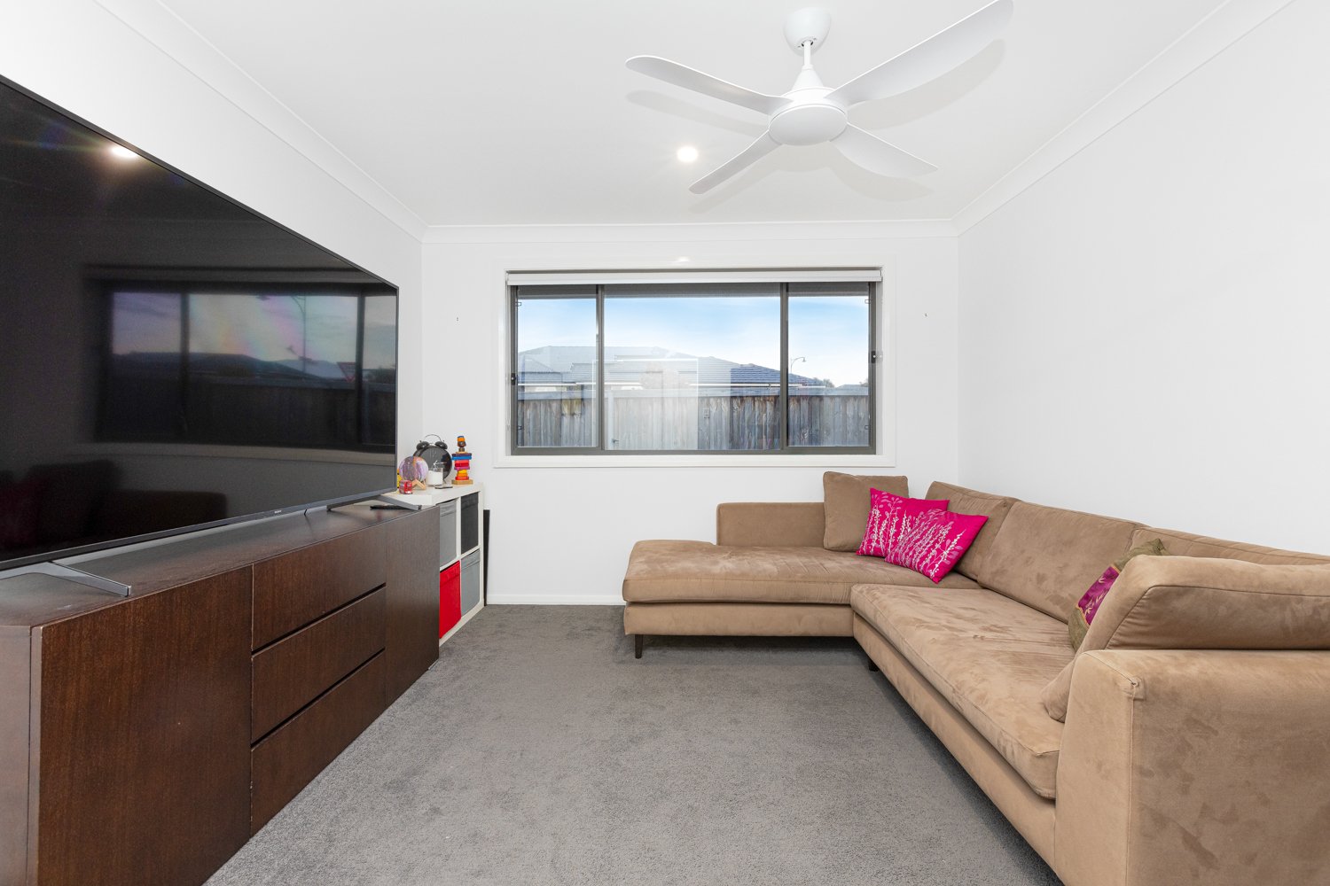 16 Fontana St  CHISHOLM 10