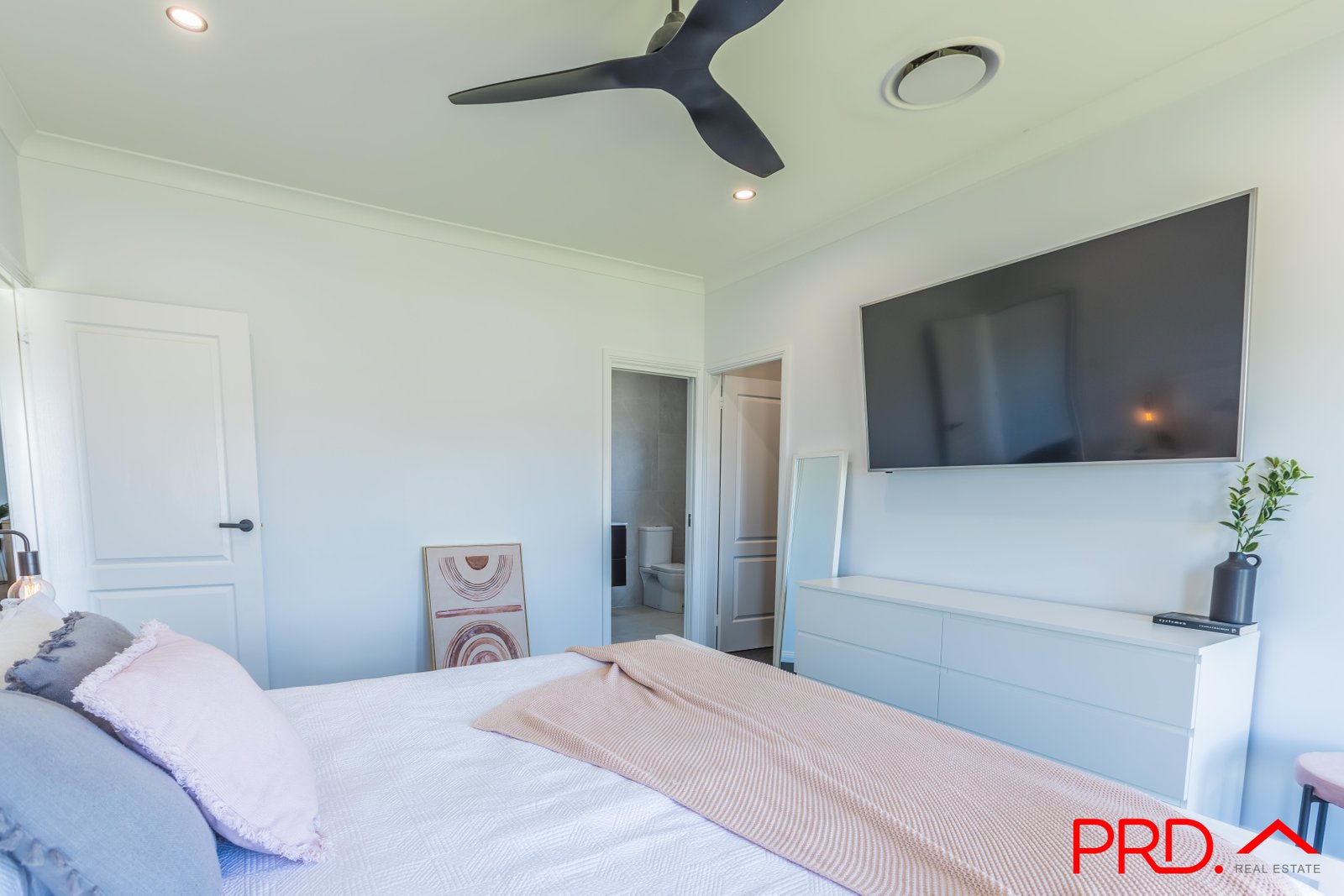 16 Galah Drive TAMWORTH 5