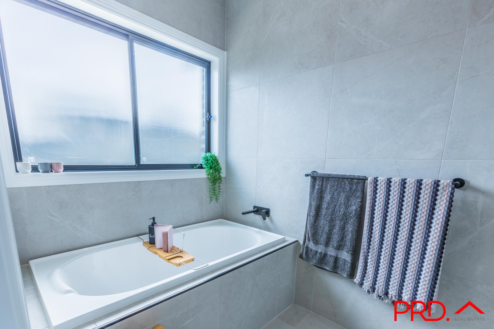 16 Galah Drive TAMWORTH 17