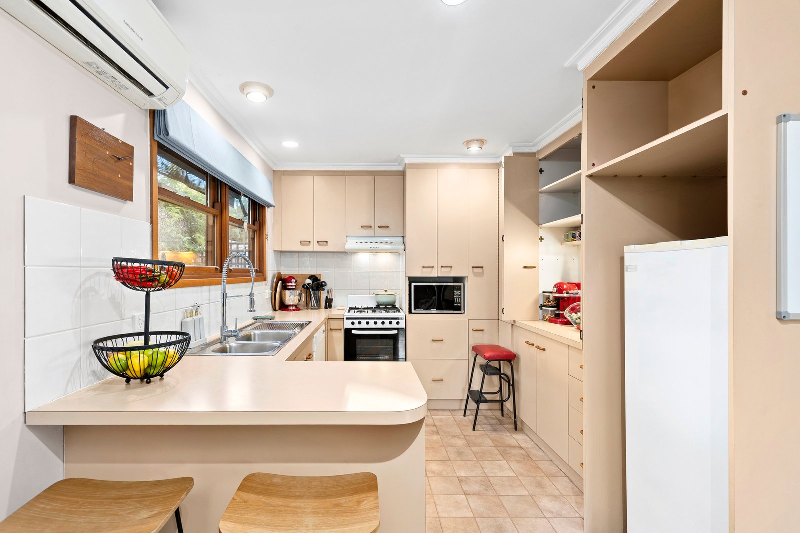 Gallery: 16 Girton Crescent