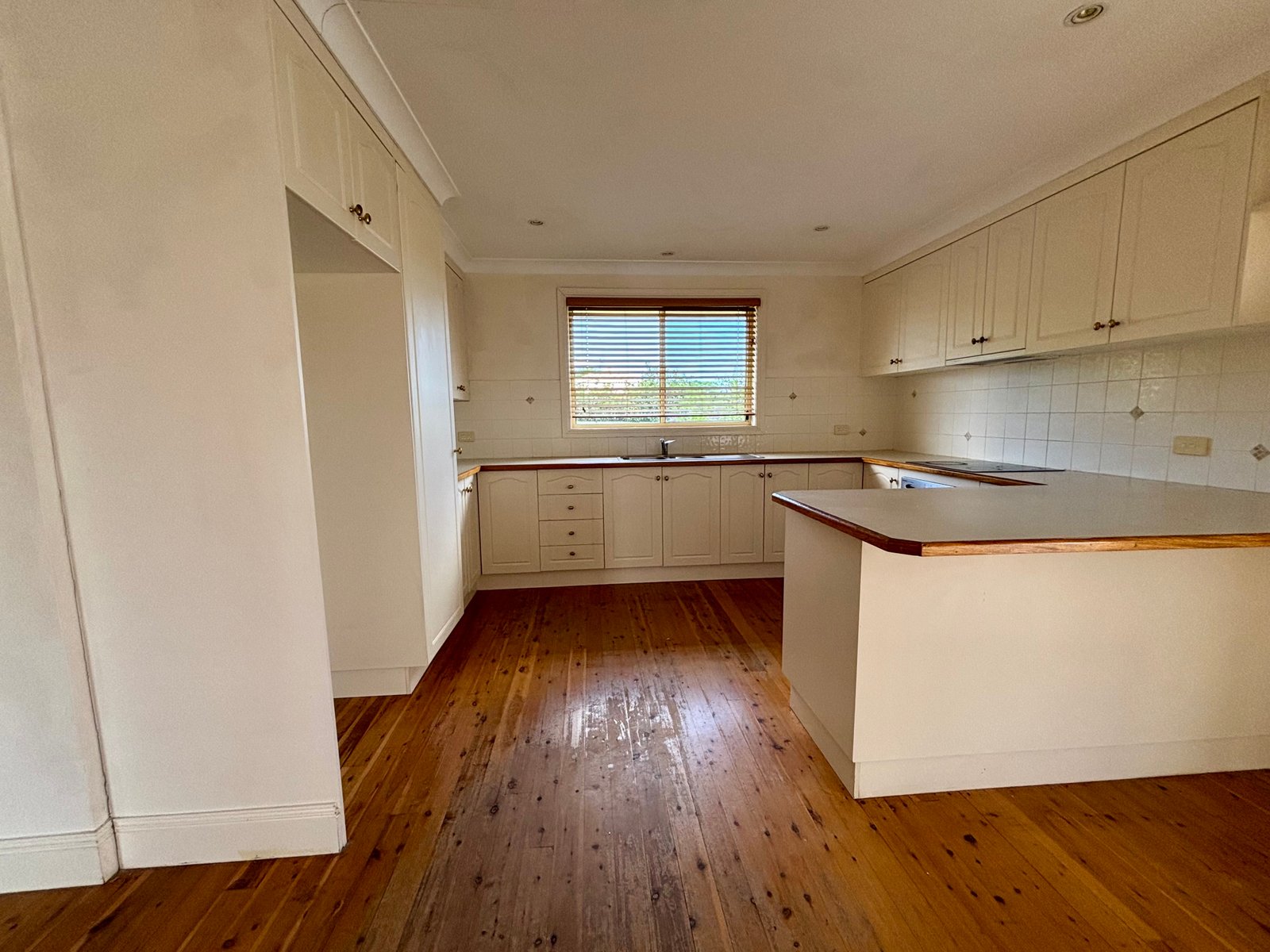 16 Glencoe Street MANILLA 5