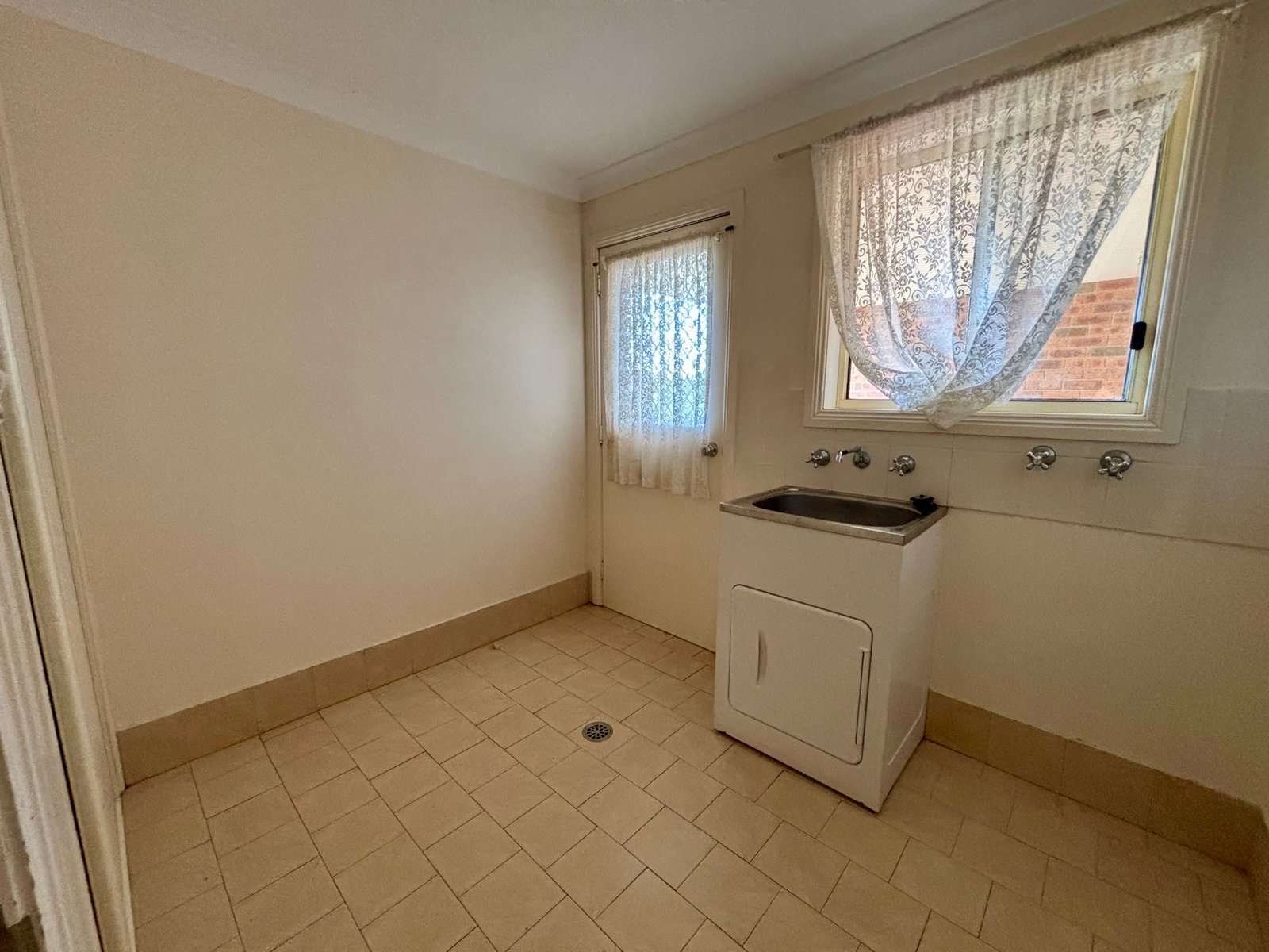 16 Glencoe Street MANILLA 12