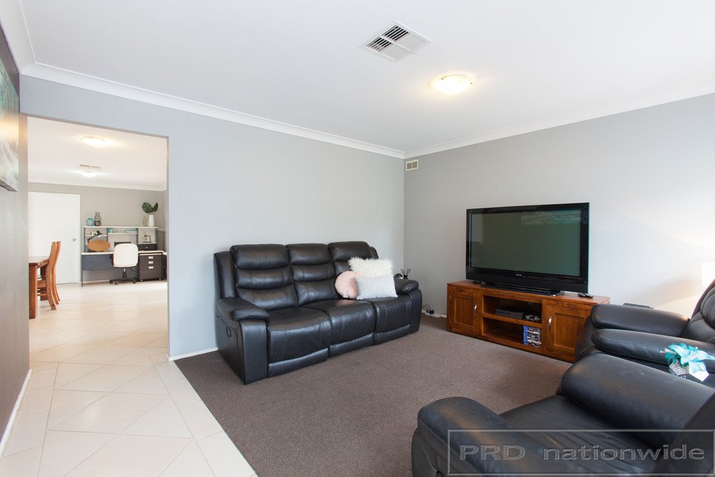 16 Glover Crescent METFORD 4