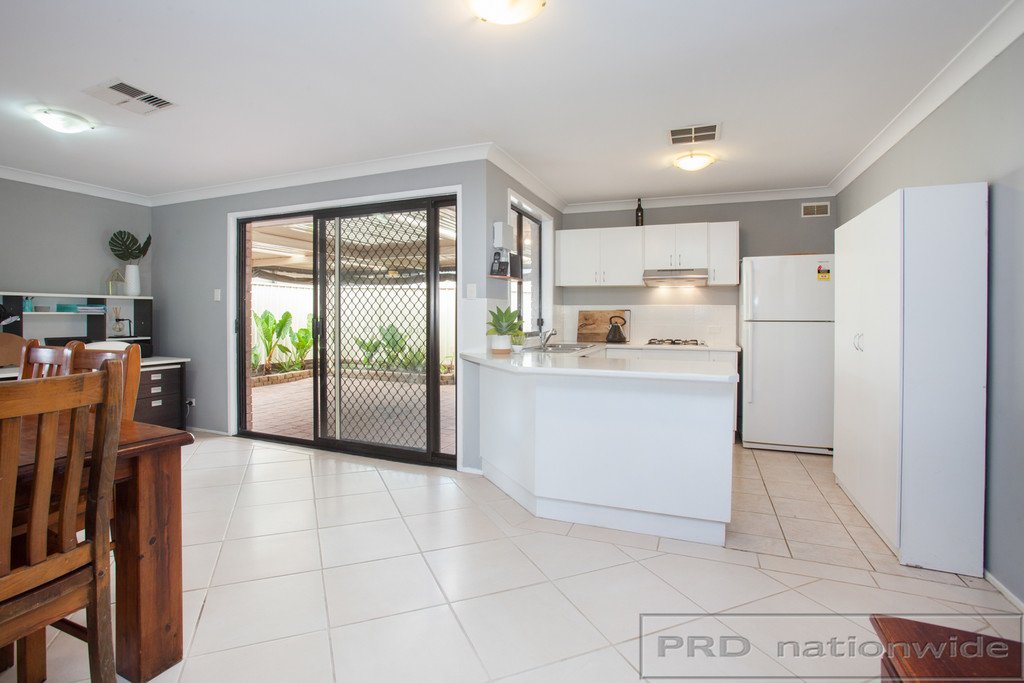 16 Glover Crescent METFORD 6