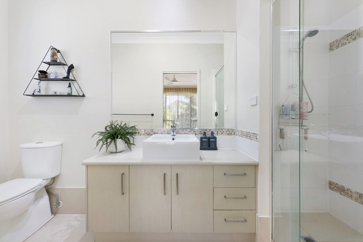 16 Golden Grove Boulevard Reedy Creek 17