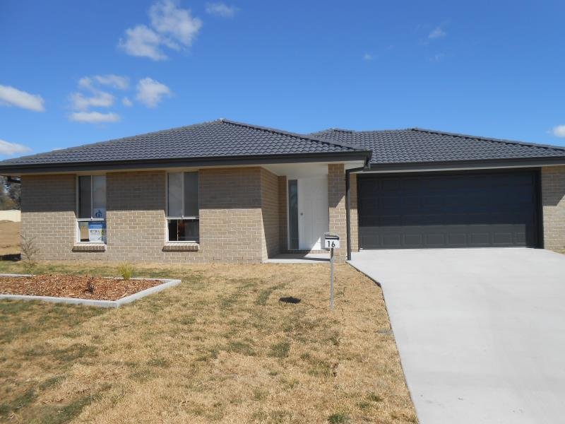 16 Goodwin Street TAMWORTH 1