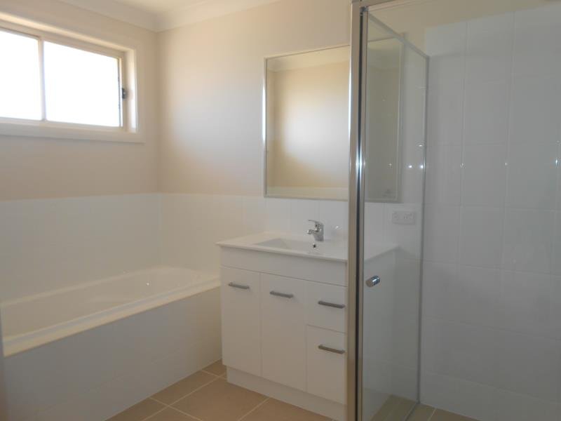 16 Goodwin Street TAMWORTH 8