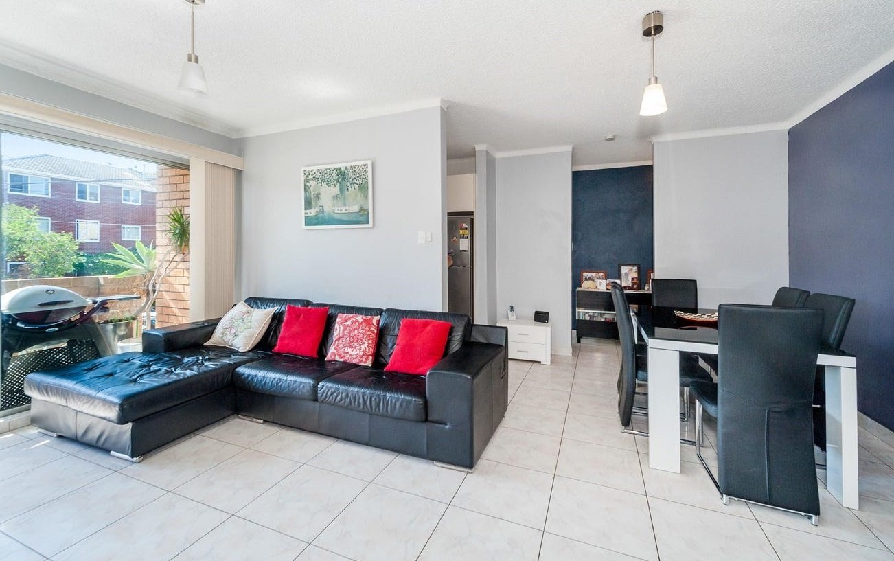 1/6 Grace Campbell Crescent HILLSDALE 2