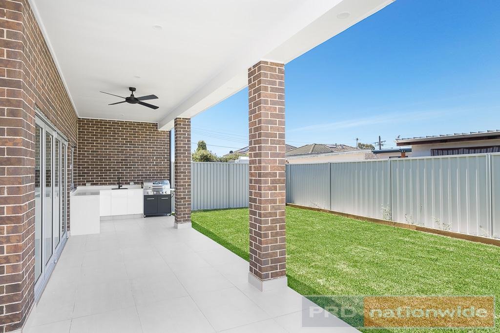 16 Grieve Crescent MILPERRA 8