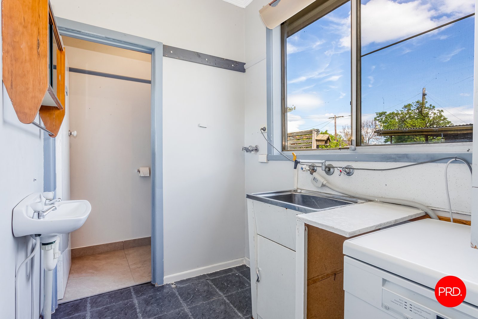 16 Guthrie St  KANGAROO FLAT 12