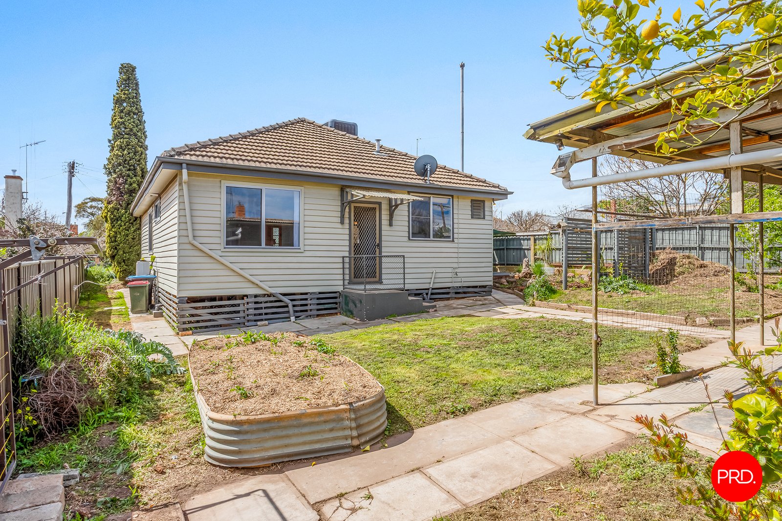 16 Guthrie St  KANGAROO FLAT 16