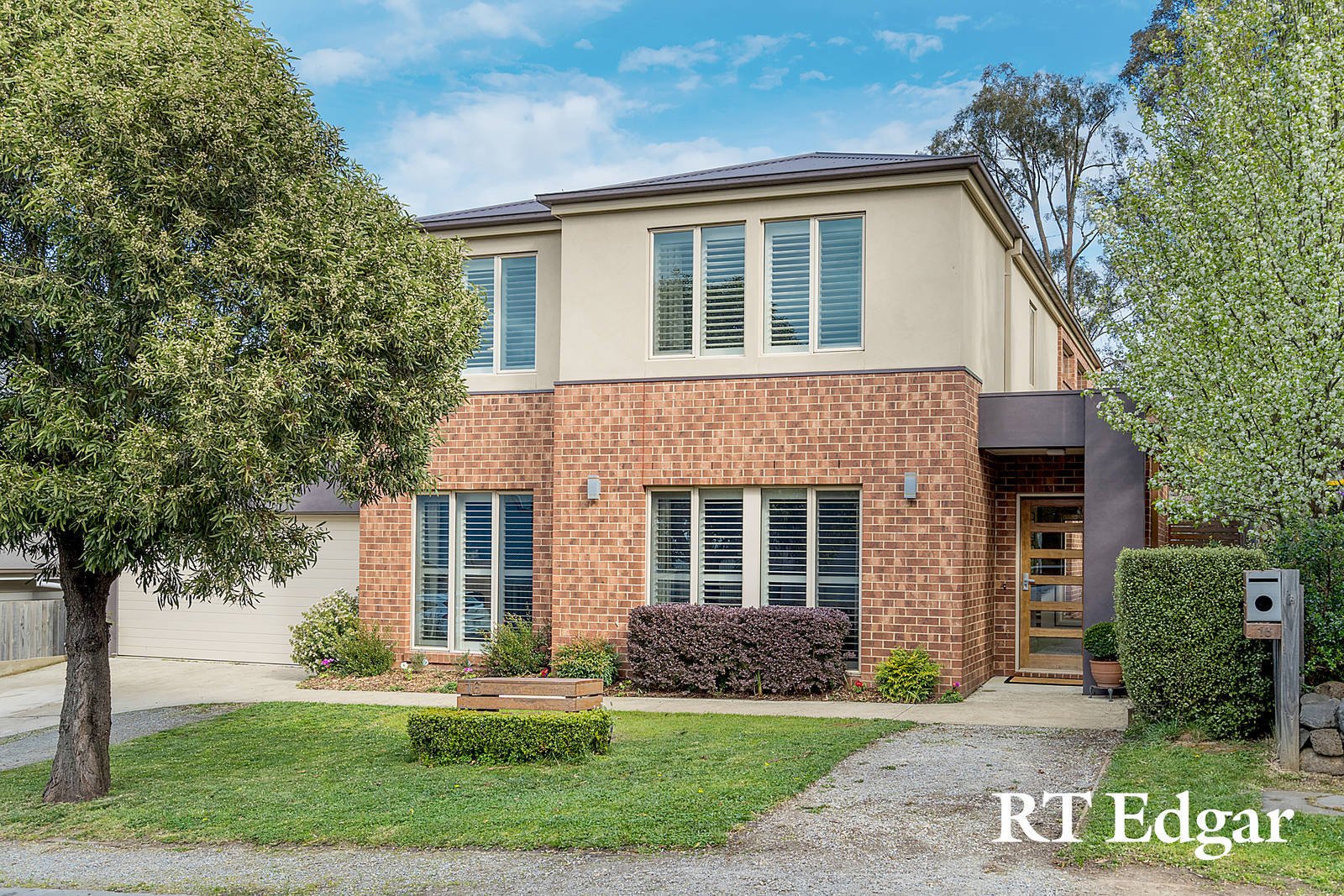 Real Estate and Property in 16 Gwendoline Avenue, Woodend, VIC
