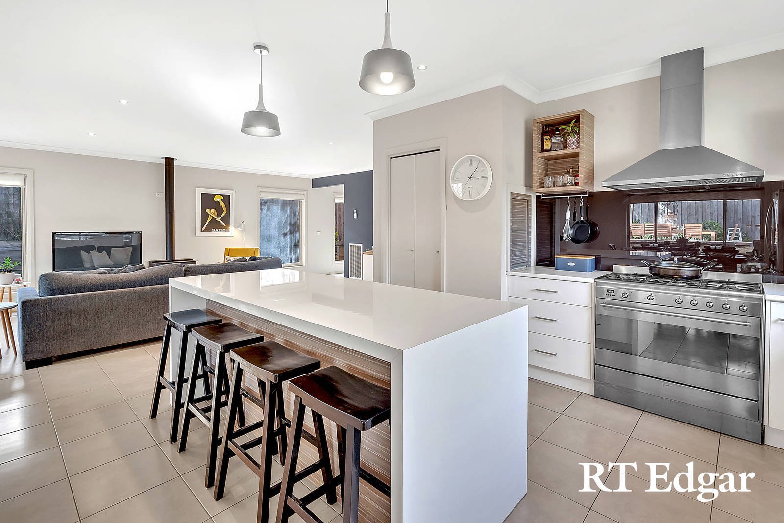 Real Estate and Property in 16 Gwendoline Avenue, Woodend, VIC