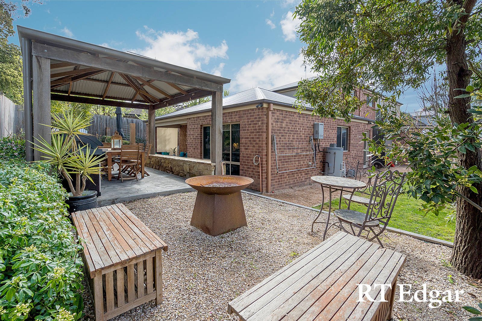 Real Estate and Property in 16 Gwendoline Avenue, Woodend, VIC