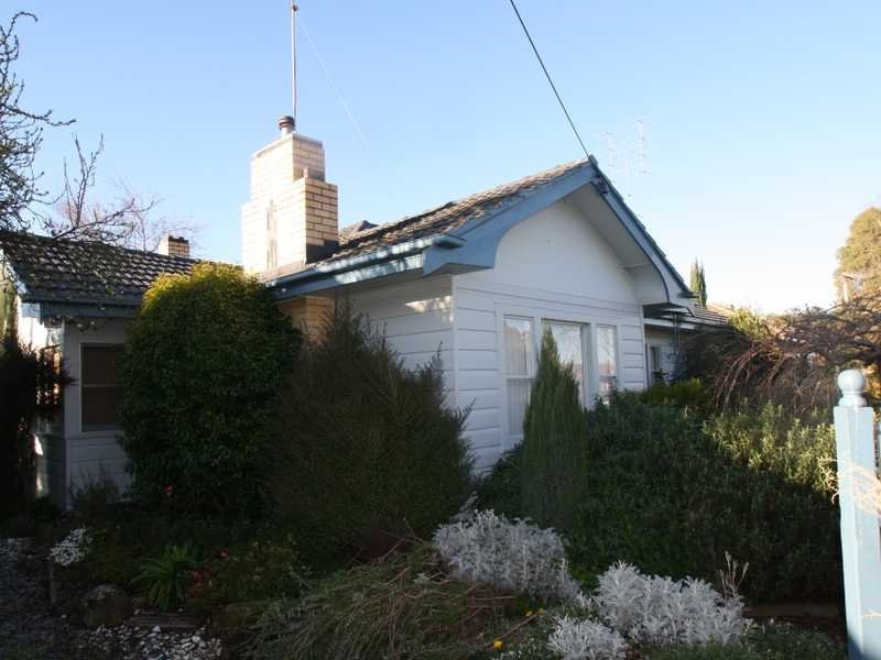 16 Hamlet Street WENDOUREE 1