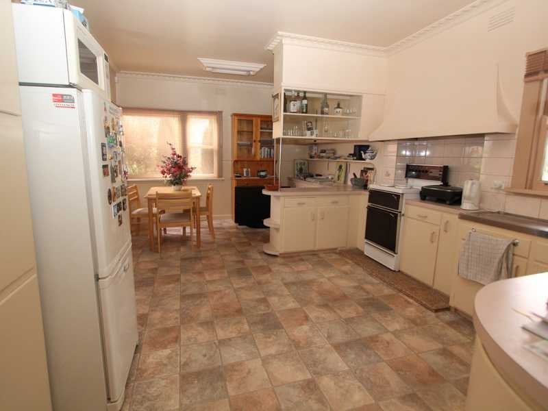 16 Hamlet Street WENDOUREE 3