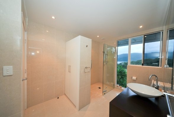 16 Harbour Avenue SHUTE HARBOUR 13