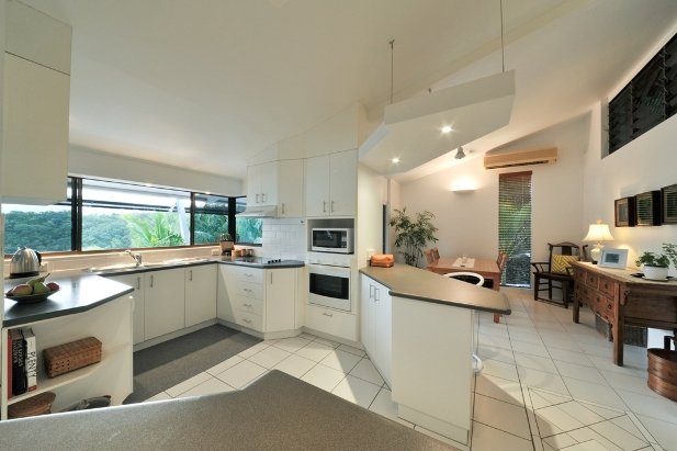 16 Harbour Avenue SHUTE HARBOUR 4