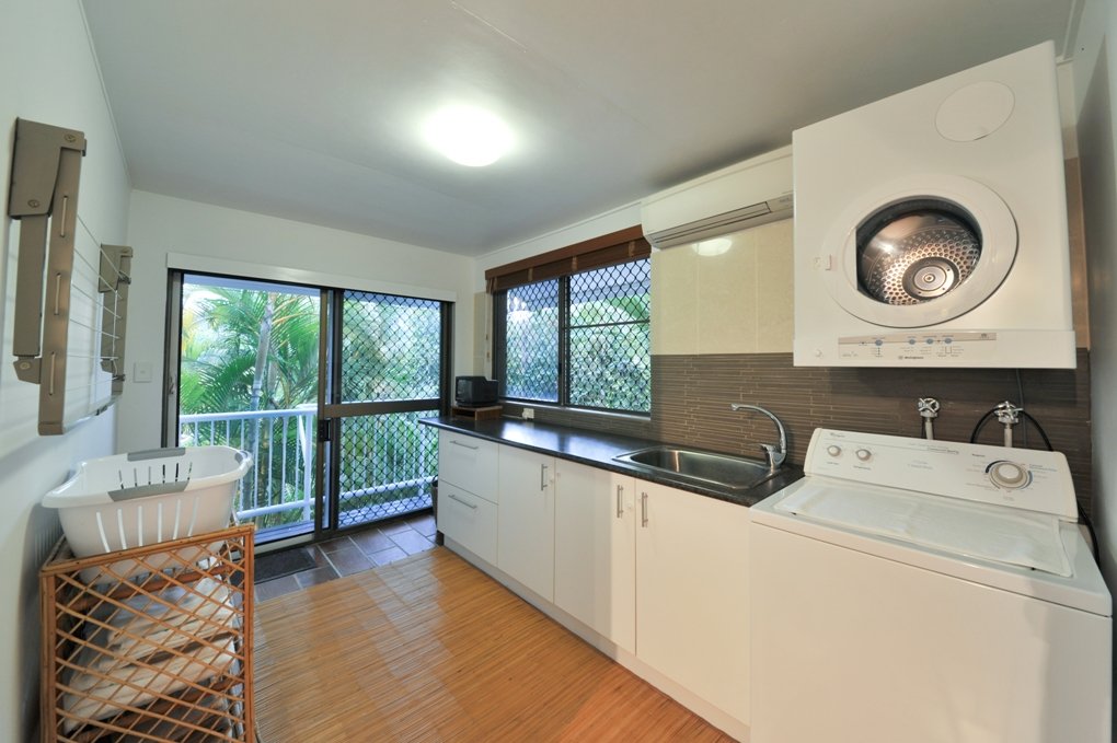 16 Harbour Avenue SHUTE HARBOUR 16