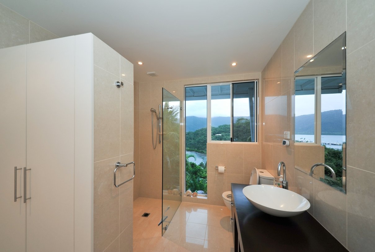16 Harbour Avenue SHUTE HARBOUR 19