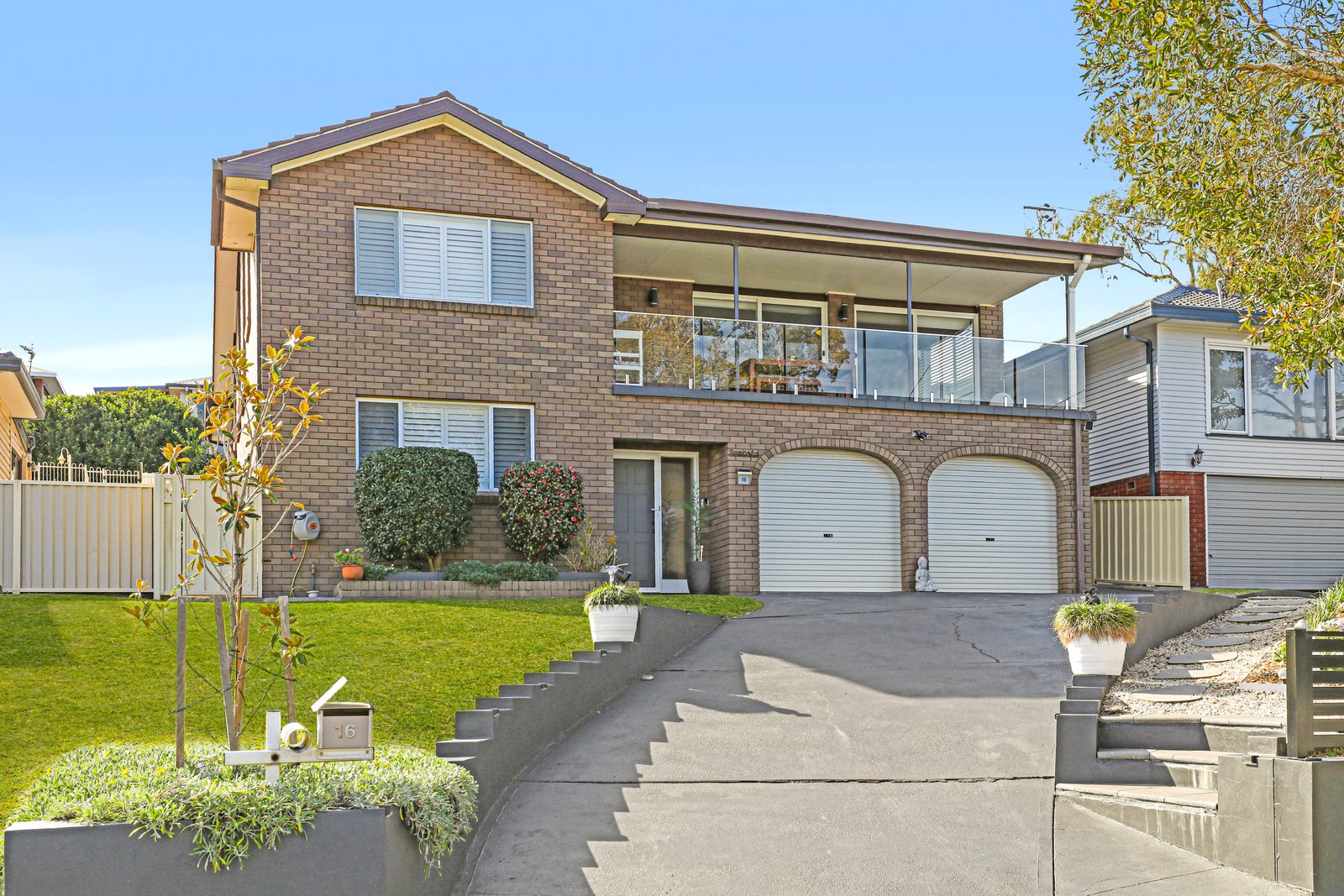 16 Hayward Street KANAHOOKA 2