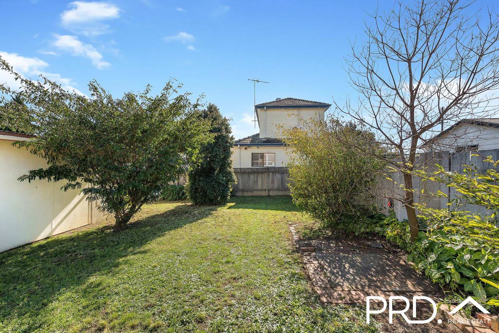 16 Henderson Avenue PANANIA 8